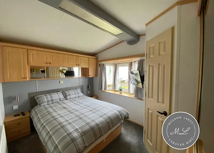 Sherwood 472 - Central Heating, Pet Friendly, Wifi, Bed Linen - Golden Palm Resort - Meadow Lakes Caravan & Lodge Hire