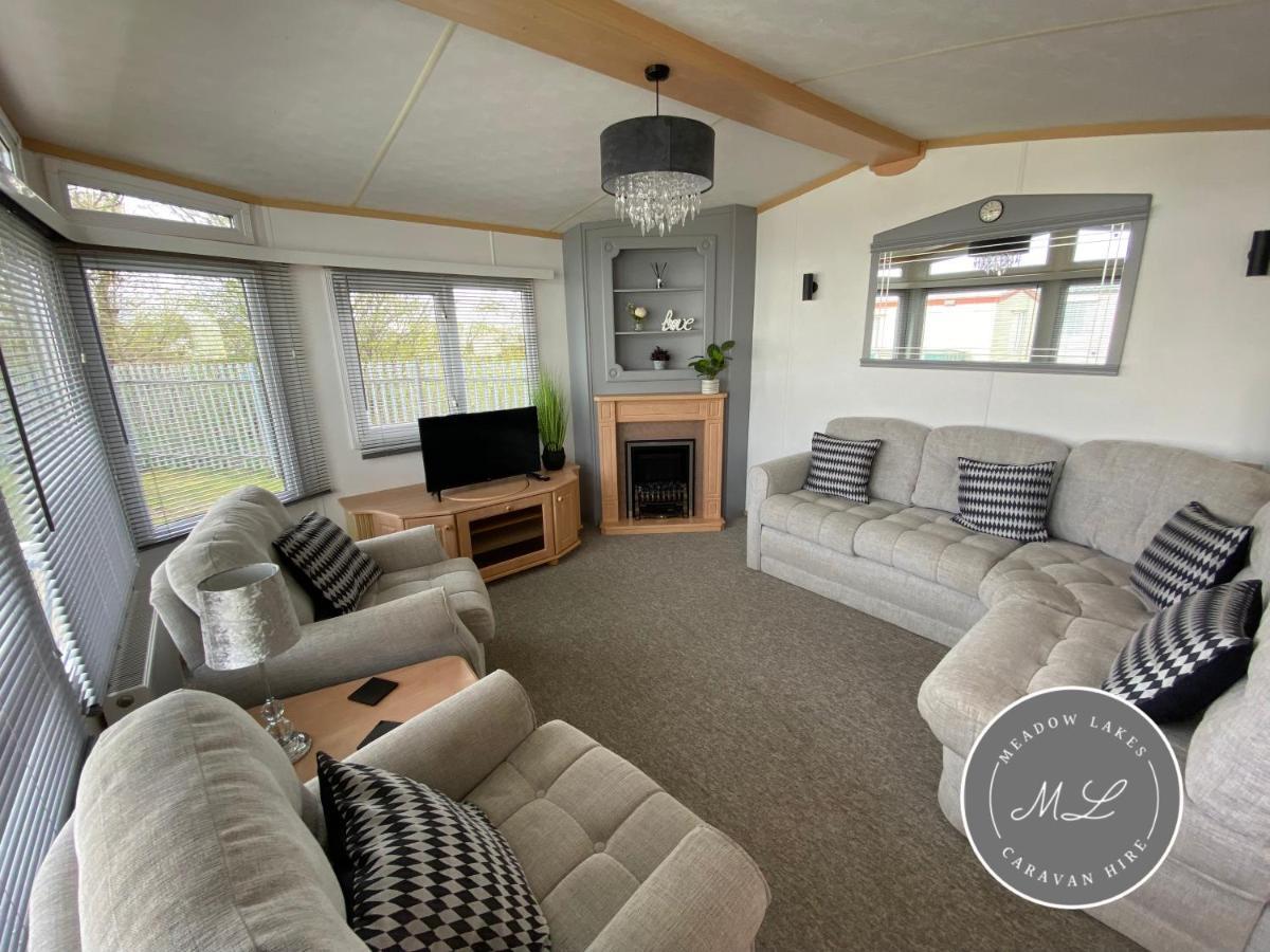Sherwood 472 - Heating, Pet Friendly, Wifi, Bed Linen - Golden Palm - Meadow Lakes Caravan & Hire Holiday home Skegness