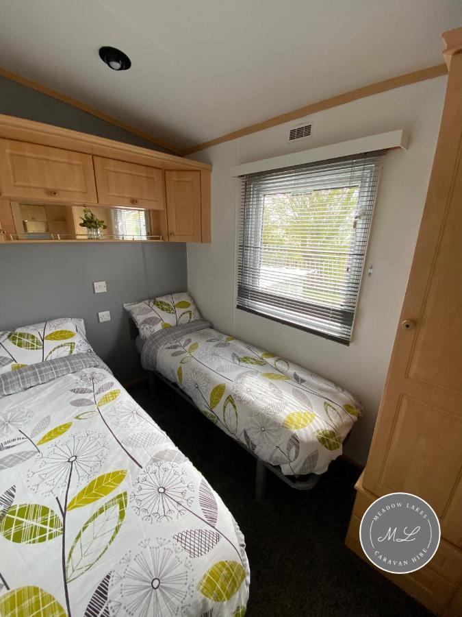 Holiday home Sherwood 472 - Heating, Pet Friendly, Wifi, Bed Linen - Golden Palm - Meadow Lakes Caravan & Hire Skegness